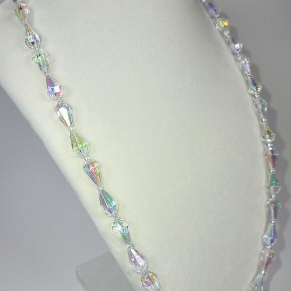 Vintage Plastic Aurora Borealis Teardrop Faceted 24" Necklace With Screw Clasp - Picture 4 of 9